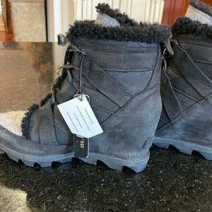 NWT: Sorel waterproof wedge booties, size 6
